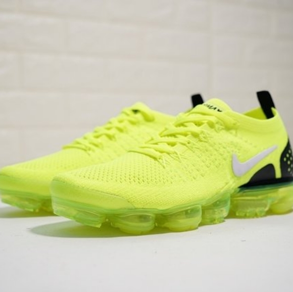 vapormax 2 neon green